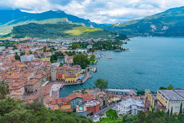 Riva del Garda, İtalya, 27 Ağustos 2021: Riva del Garda 'nın İtalya' daki hava manzarası.