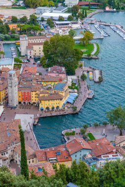 Riva del Garda, İtalya, 27 Ağustos 2021: Riva del Garda 'nın İtalya' daki hava manzarası.