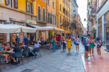 Verona, İtalya, 26 Ağustos 2021: İtalya 'nın Verona kentindeki tarihi evler.