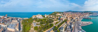 Ancona, İtalya, 26 Eylül 2021: İtalyan kenti Ancona 'daki San Ciriaco Katedrali