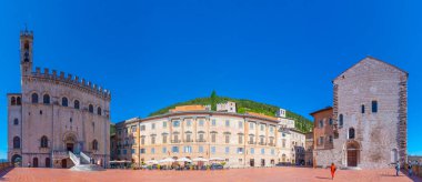 Gubbio, İtalya, 1 Ekim 2021: İtalyan şehri Gubbio 'da Palazzo dei Consoli