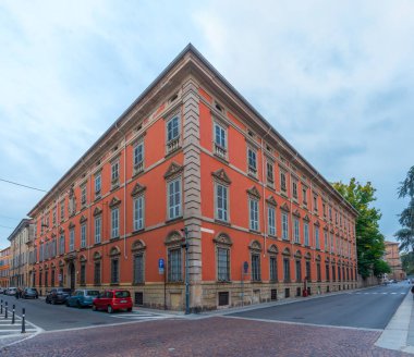 Piacenza, İtalya, 26 Eylül 2021: İtalya 'nın Piacenza kentindeki dar bir sokak