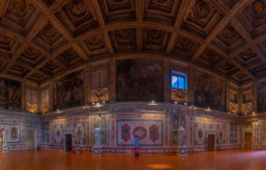 Mantua, İtalya, 23 Eylül 2021: İtalyan kenti Mantua 'daki Palazzo Ducale' nin Salonu
