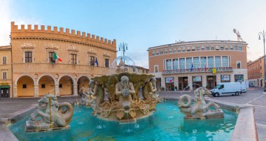 Pesaro, İtalya, 30 Eylül 2021: Pesaro, İtalya 'nın merkezindeki Palazzo Ducale' nin gündoğumu manzarası