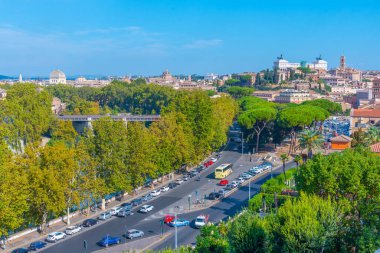 Roma, İtalya, 4 Ekim 2021: İtalyan başkenti Roma 'da yoğun yol.