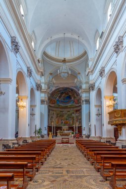 Spoleto, İtalya, 3 Ekim 2021: İtalyan Spoleto kentinin merkezindeki katedralin içi.