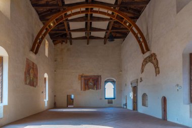 Spoleto, İtalya, 3 Ekim 2021: İtalya 'daki Spoleto şatosunda oda.