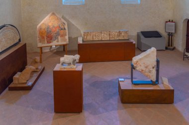 Spoleto, İtalya, 3 Ekim 2021: İtalya 'daki Spoleto şatosunda oda.