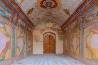 Spoleto, İtalya, 3 Ekim 2021: İtalya 'daki Spoleto şatosunda oda.