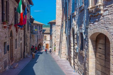 Assisi, İtalya, 3 Ekim 2021: İtalya 'nın Assisi kentindeki Dar Sokak.