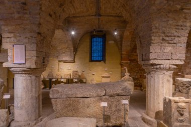 Assisi, İtalya, 3 Ekim 2021: Roma Forumu ve Assisi, İtalya Arkeoloji Müzesi.