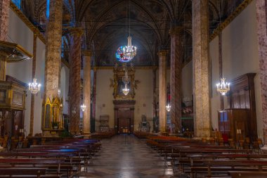 Perugia, İtalya, 2 Ekim 2021: Perugia, İtalya 'daki San Lorenzo katedralinin içi.