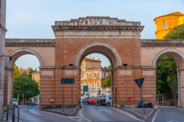 Perugia, İtalya, 2 Ekim 2021: Porta di Santa Croce o Tre Archi İtalyan kenti Perugia.