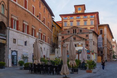 Perugia, İtalya, 2 Ekim 2021: Corso Pietro Vannucci, İtalya 'nın eski Perugia kentinde.