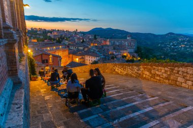 Perugia, İtalya, 1 Ekim 2021: Perugia 'nın Porta Sole, İtalya' dan gün batımı manzarası.