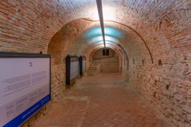 Gubbio, İtalya, 1 Ekim 2021: Gubbio, İtalya 'daki Palazzo Ducale' nin içindeki oda.