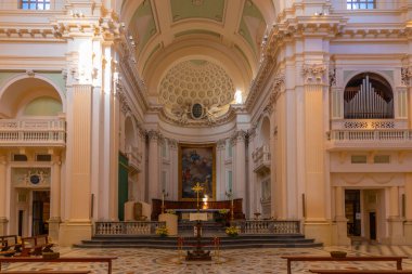 Urbino, İtalya, 1 Ekim 2021: İtalya 'nın Urbino kentindeki Santa Maria Assunta Katedrali.