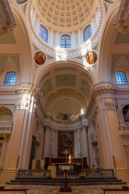 Urbino, İtalya, 1 Ekim 2021: İtalya 'nın Urbino kentindeki Santa Maria Assunta Katedrali.