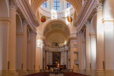 Urbino, İtalya, 1 Ekim 2021: İtalya 'nın Urbino kentindeki Santa Maria Assunta Katedrali.