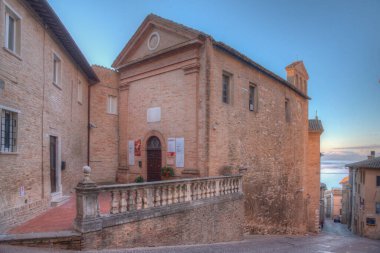 Urbino, İtalya, 1 Ekim 2021: Urbino İtalya 'daki Saint Paolo Kilisesi