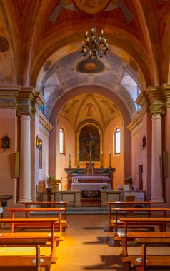 Gradara, İtalya, 30 Eylül 2021: Gradara, İtalya 'da Aziz John Baptist Kilisesi.