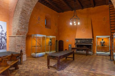 Gradara, İtalya, 30 Eylül 2021: İtalya 'daki Castello di Gradara Odası.