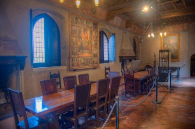 Gradara, İtalya, 30 Eylül 2021: İtalya 'daki Castello di Gradara Odası.