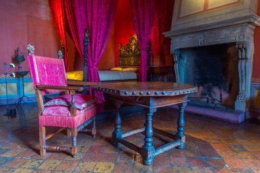 Gradara, İtalya, 30 Eylül 2021: İtalya 'daki Castello di Gradara Odası.