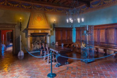 Gradara, İtalya, 30 Eylül 2021: İtalya 'daki Castello di Gradara Odası.