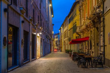 Pesaro, İtalya, 30 Eylül 2021: İtalyan kenti Pesaro 'nun ana caddesi.