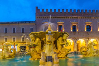 Pesaro, İtalya, 30 Eylül 2021: Pesaro, İtalya 'nın merkezindeki Palazzo Ducale' nin gündoğumu manzarası.