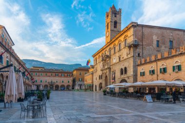 Ascoli Piceno, İtalya, 29 Eylül 2021: Palazzo dei Capitani del Popolo İtalyan şehri Ascoli Piceno.