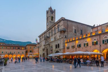 Ascoli Piceno, İtalya, 28 Eylül 2021: Palazzo dei Capitani del Popolo İtalyan şehri Ascoli Piceno.