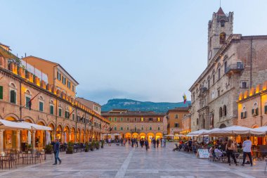 Ascoli Piceno, İtalya, 28 Eylül 2021: Palazzo dei Capitani del Popolo İtalyan şehri Ascoli Piceno.