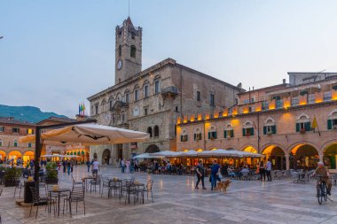 Ascoli Piceno, İtalya, 28 Eylül 2021: Palazzo dei Capitani del Popolo İtalyan şehri Ascoli Piceno.