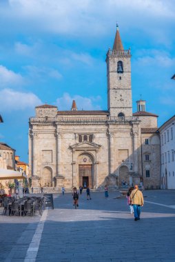 Ascoli Piceno, İtalya, 28 Eylül 2021: İtalyan şehri Ascoli Piceno 'daki Katedral.