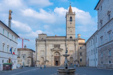 Ascoli Piceno, İtalya, 28 Eylül 2021: İtalyan şehri Ascoli Piceno 'daki Katedral.