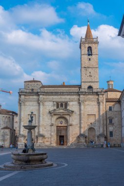 Ascoli Piceno, İtalya, 28 Eylül 2021: İtalyan şehri Ascoli Piceno 'daki Katedral.