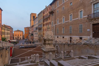Ancona, İtalya, 28 Eylül 2021: Ancona, İtalya 'da Piazza del Plebiscito' nun gündoğumu manzarası.
