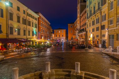 Ancona, İtalya, 27 Eylül 2021: Ancona, İtalya 'da Piazza del Plebiscito' nun gece manzarası.