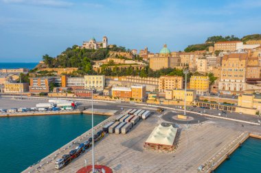 Ancona, İtalya, 26 Eylül 2021: Ancona İtalya 'ya bakan San Ciriaco Katedrali