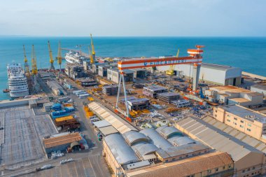 Ancona, İtalya, 26 Eylül 2021: Fincantieri limanı, Ancona, İtalya.