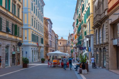 Ancona, İtalya, 26 Eylül 2021: Corso Giuseppe Garibaldi, İtalya 'nın eski Ancona kentinde.