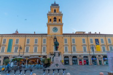 Parma, İtalya, 25 Eylül 2021: İtalyan kenti Parma 'da Palazzo del Governatore.