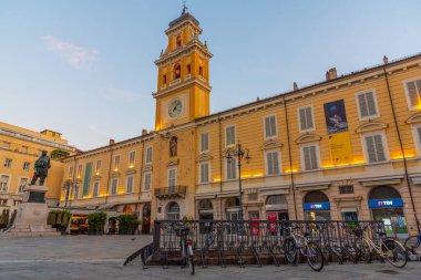 Parma, İtalya, 25 Eylül 2021: İtalyan kenti Parma 'da Palazzo del Governatore.