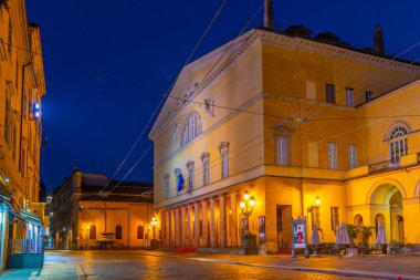 Parma, İtalya, 25 Eylül 2021: İtalya 'nın Parma kentindeki Teatro Regio' da gün doğumu.