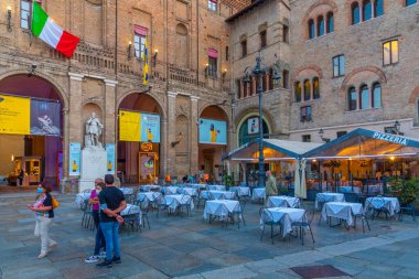 Parma, İtalya, 24 Eylül 2021: Piazza Giuseppe Garibaldi İtalyan şehri Parma 'nın merkezinde.