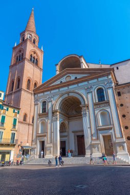 Mantua, İtalya, 24 Eylül 2021: Mantua İtalya 'da Basilica di Sant' Andrea