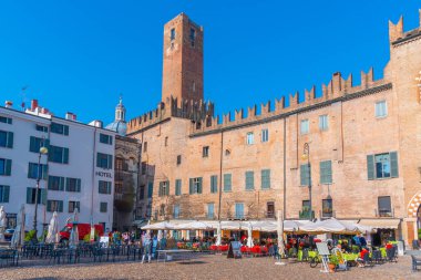 Mantua, İtalya, 24 Eylül 2021: Piazza Sordello İtalyan kenti Mantua.