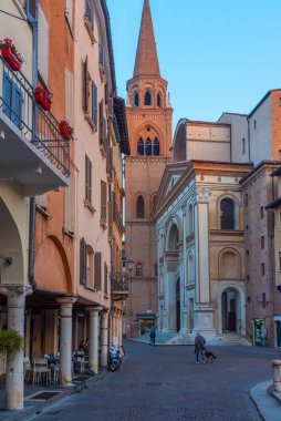 Mantua, İtalya, 24 Eylül 2021: Mantua İtalya 'da Basilica di Sant' Andrea